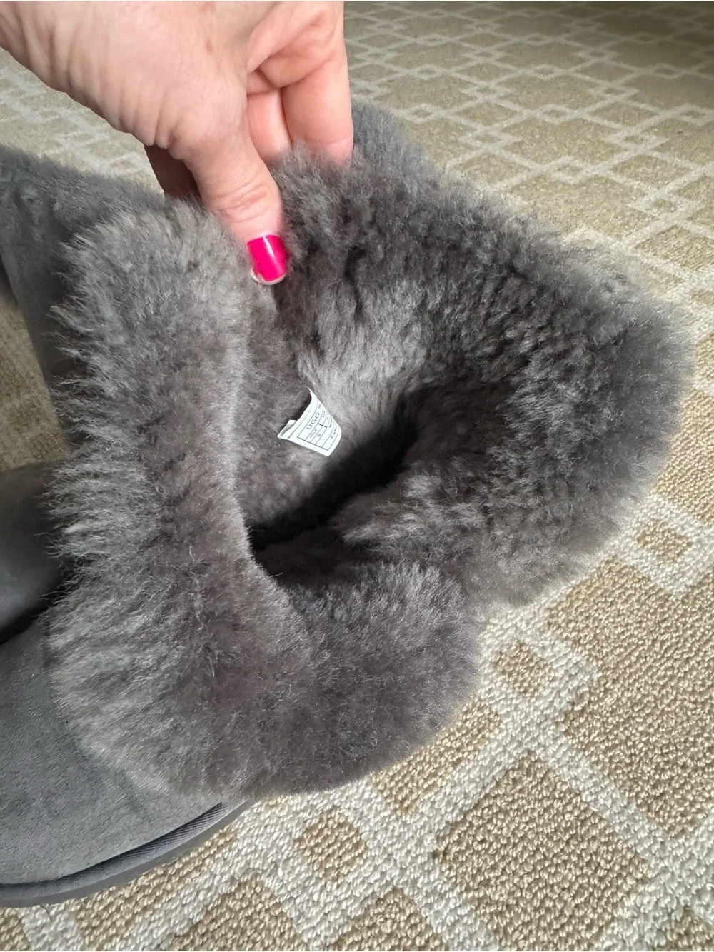 UGG Bailey Button II Shearling Boots Gray Suede Fur Lined Cozy Lounge Size 9